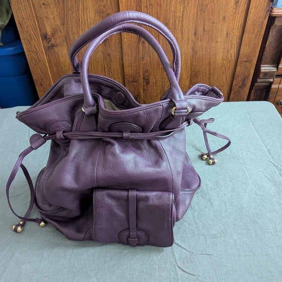 Isaac Mizrahi Handbags - Isaac Mizrahi Purple Shoulder Bag with Slouchy Design